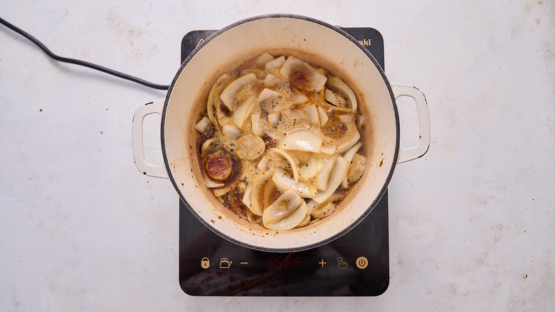 simmering beer in pot