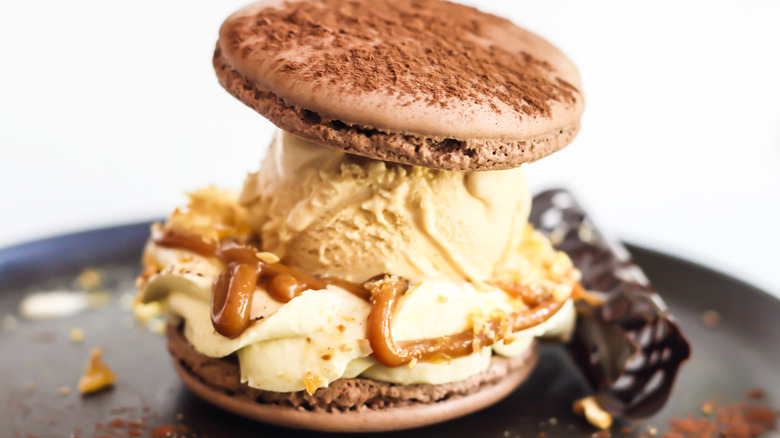 ice cream sandwich with banana and caramel