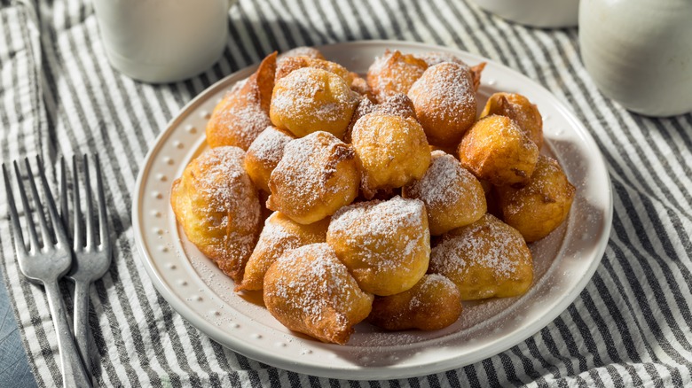 Plate of zeppole