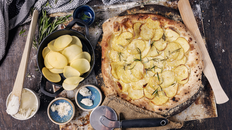 Pizza topped with potatoes