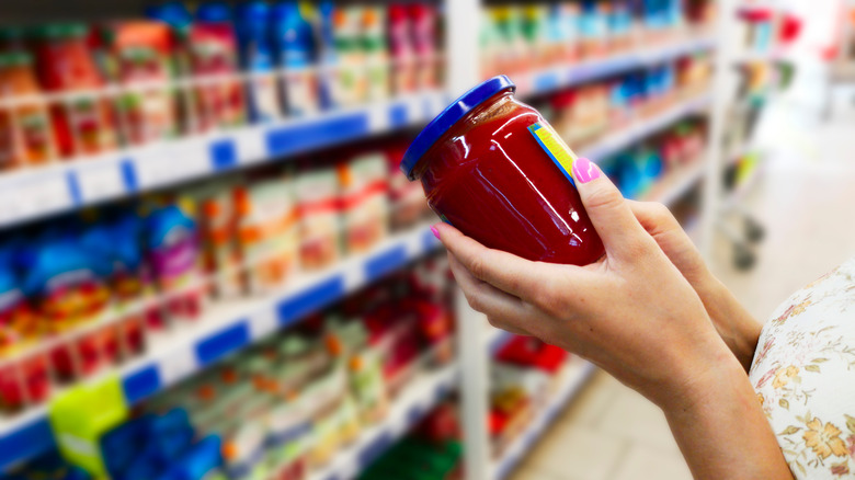 jar of tomato sauce