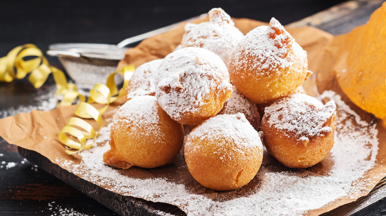 Fried zeppoles