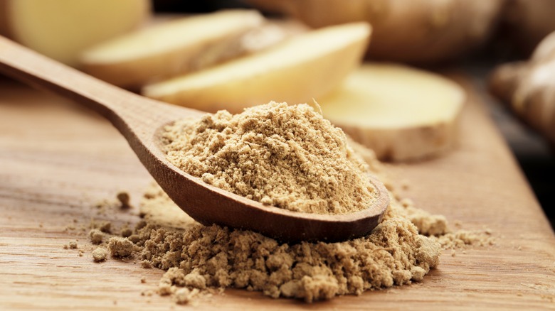 Dried ginger powder