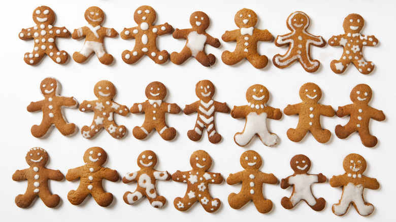 Gingerbread men cookies frosting