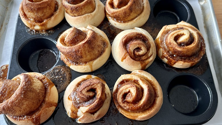 golden cinnamon buns in pan