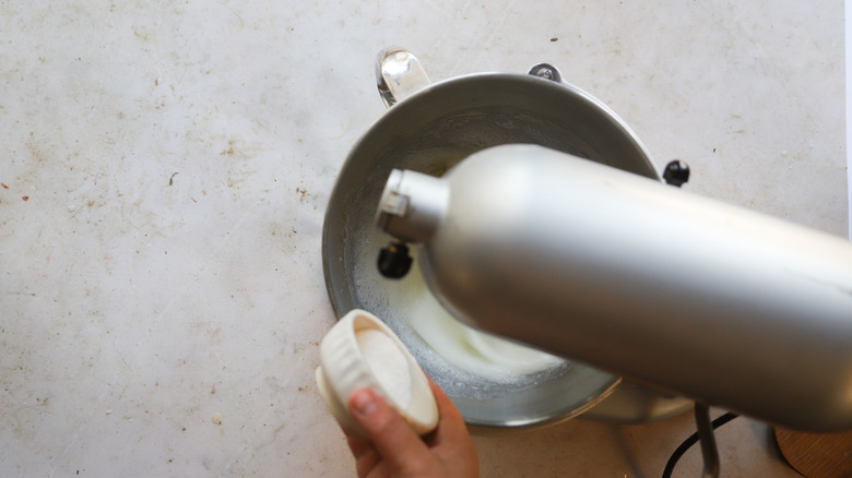 Adding sugar to whipped egg 