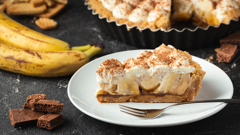 slice of banana cream pie