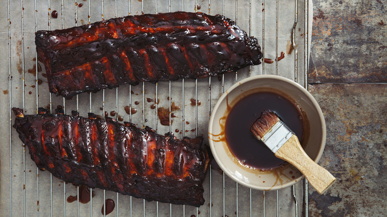 ribs with barbecue sauce