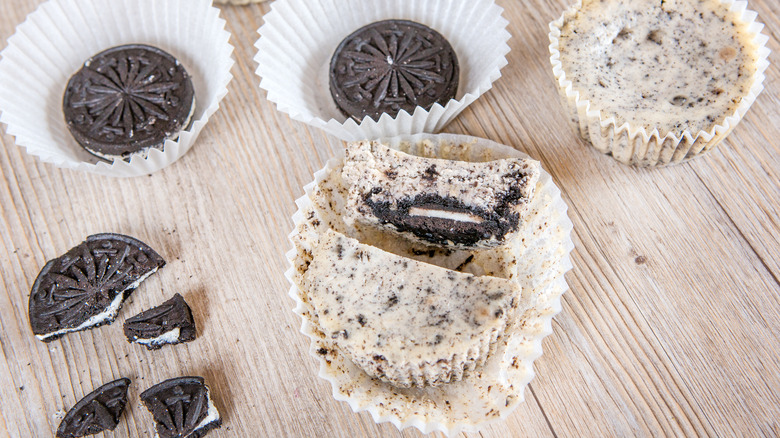 Oreo cookie mini-cheesecakes