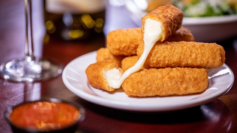 plate of mozzarella sticks