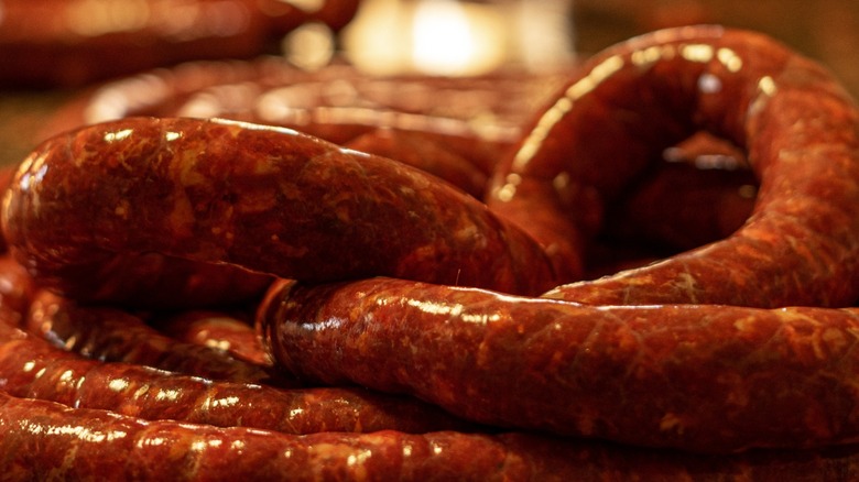 Close-up of fresh Mexican chorizo knotted into a sausage