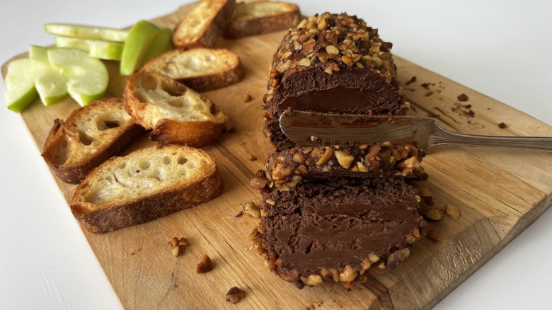 sliced fudge and toast