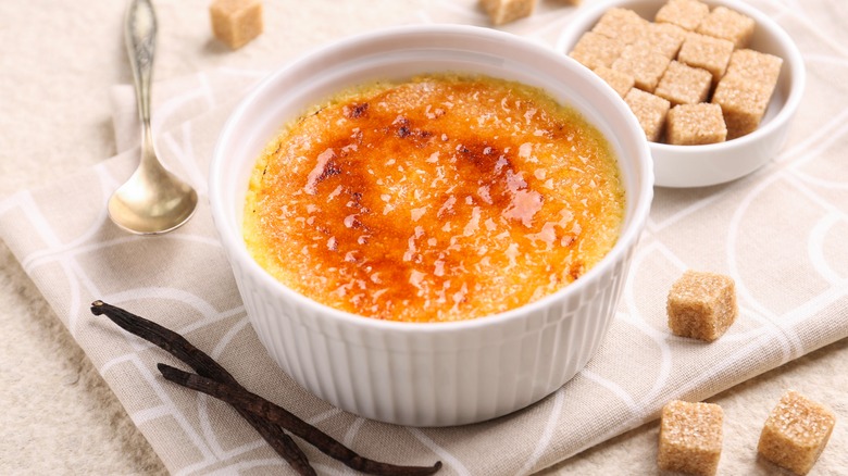 crème brulée with vanilla and sugar