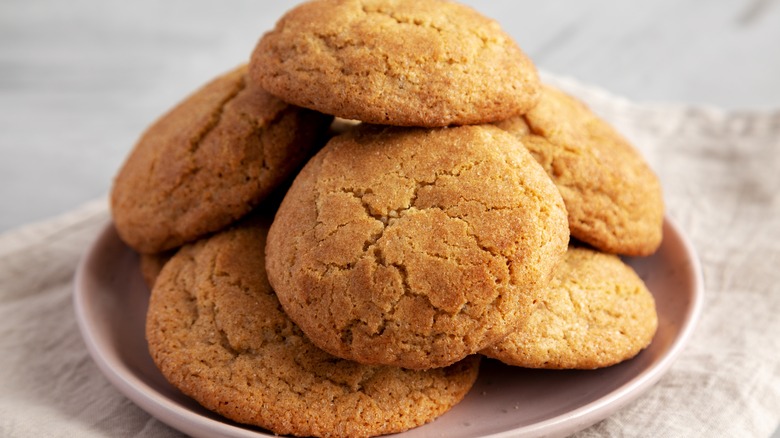 Plate of snickerdoodle cookies