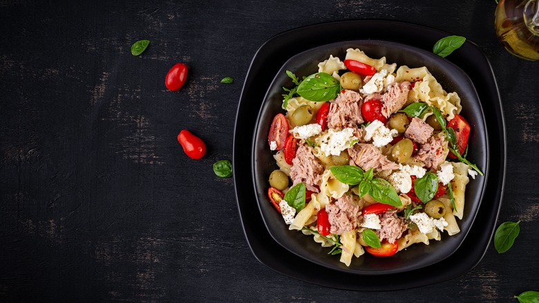 Tuna pasta salad with tomatoes and cheese