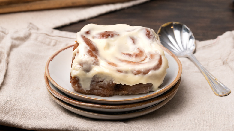 gluten-free cinnamon roll