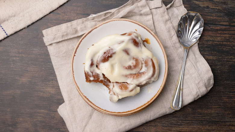 gluten-free cinnamon roll