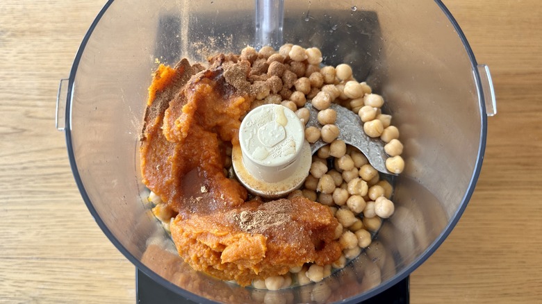 pumpkin and chickpeas in food processor