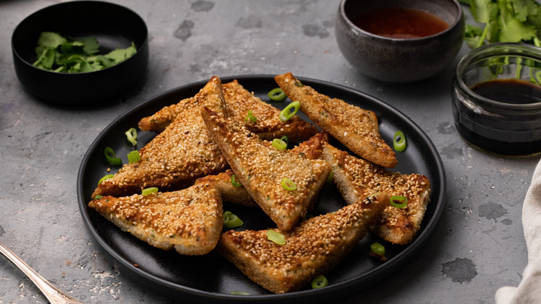 shrimp toast served with dip