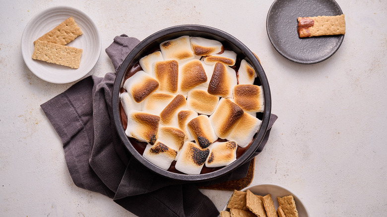 s'mores dip with graham crackers