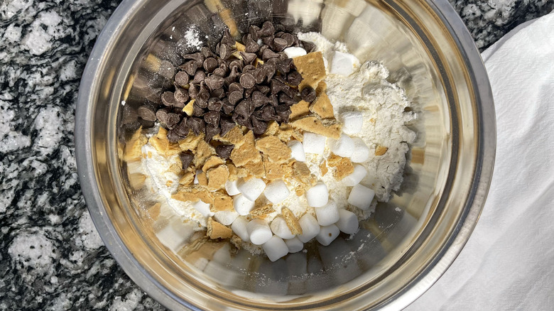 chocolate marshmallows crackers in bowl