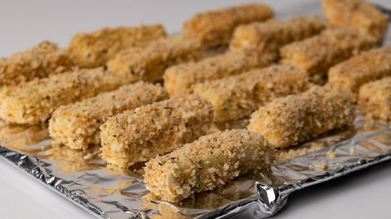 breaded uncooked mozzarella sticks 