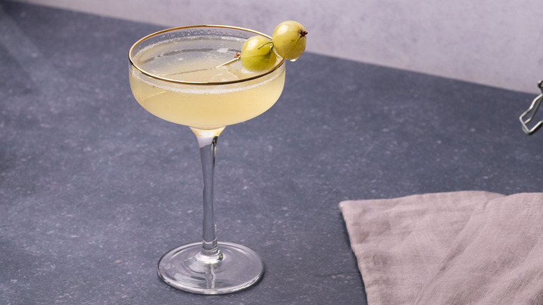 gooseberry fizz cocktail