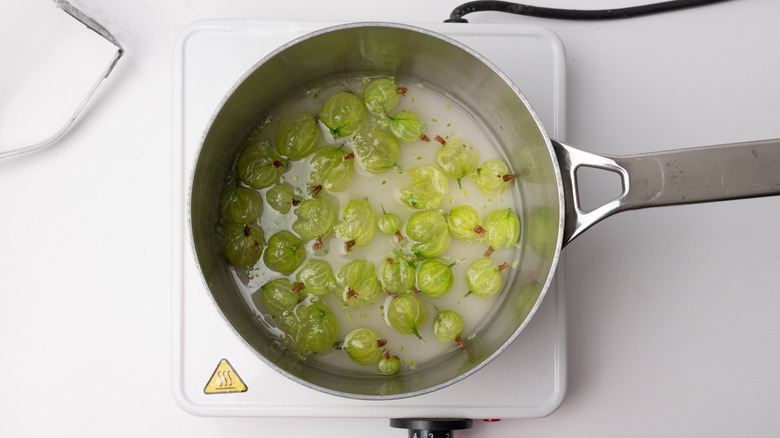 heating gooseberry syrup ingredients