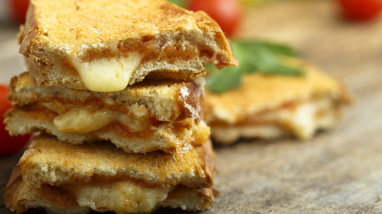 Grilled cheese with tomatoes