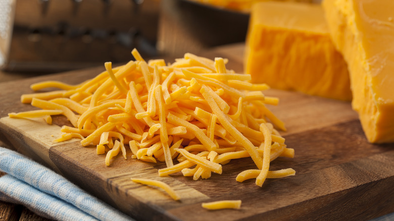 Grated cheddar cheese