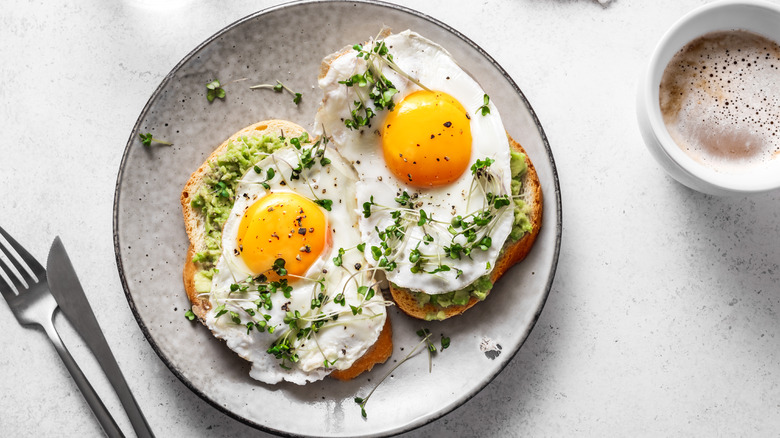 Fried eggs on toast