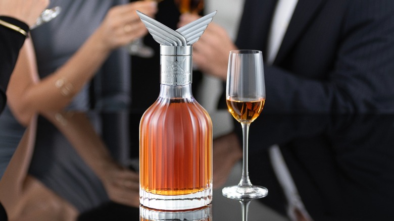 Gran Centenario Gallardo bottle