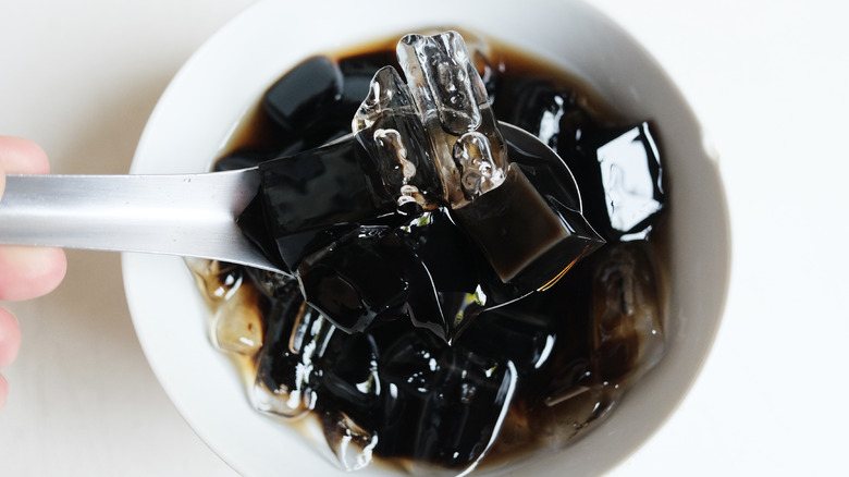 Bowl of grass jelly with ice