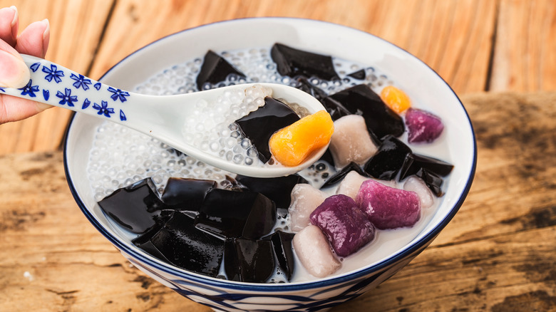 Grass jelly mixed with dessert