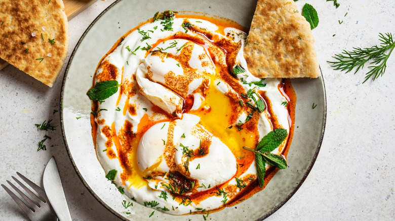 Cilbir, Turkish poached eggs