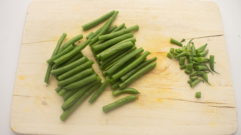 halved green beans 