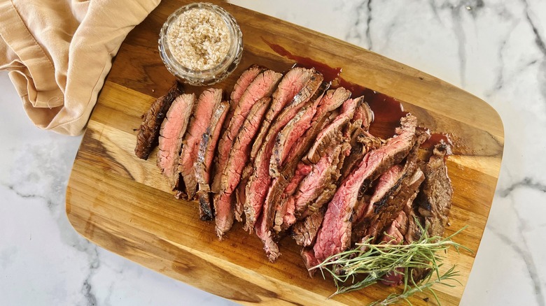 grilled balsamic flank steak slices