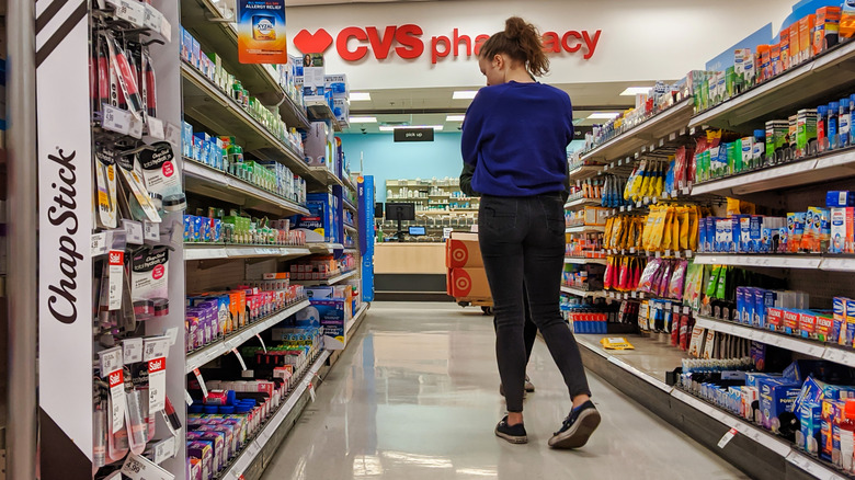 a person grocery shopping