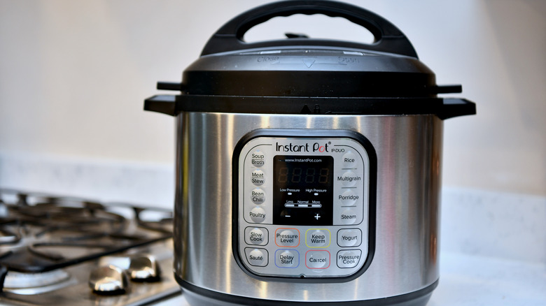 instant pot on kicthen counter