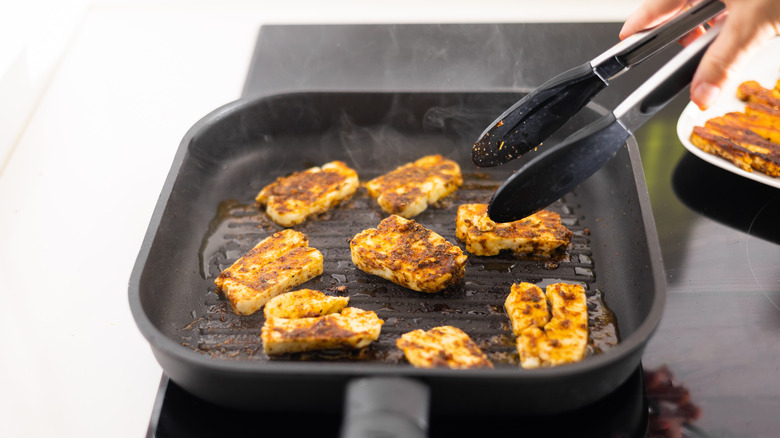 pan frying halloumi cheese slices