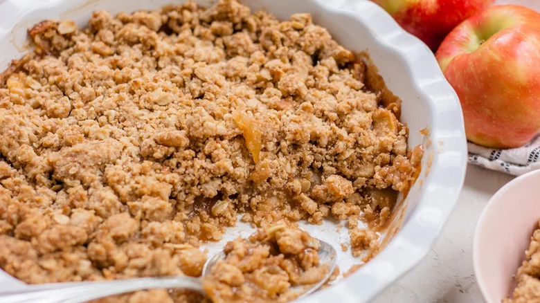 close up apple crisp in white dish