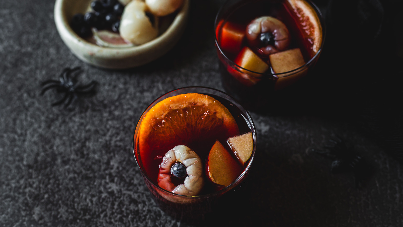 https://www.tastingtable.com/img/gallery/halloween-sangria-recipe/l-intro-1696604005.jpg