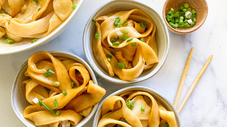 noodles in bowls 