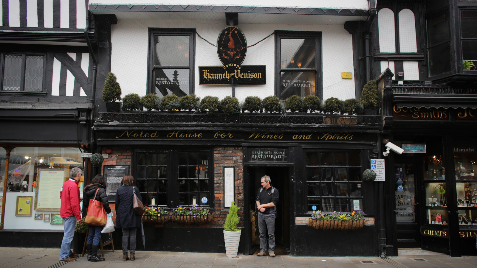 haunch-of-venison-one-of-uk-s-oldest-possibly-haunted-pubs