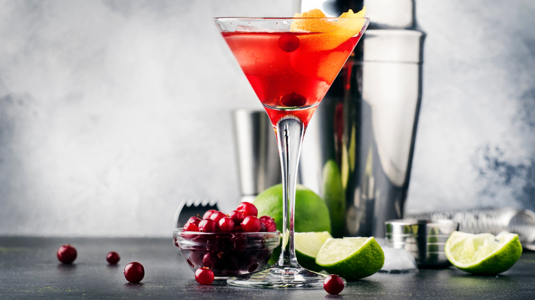 A cosmopolitan cocktail with limes and cranberries