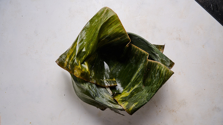 banana leaves arranged in pot