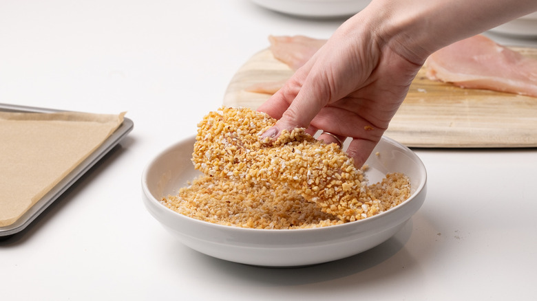 Coating chicken in hazelnut crumb