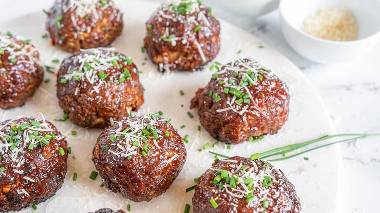 Meatballs on a white plate