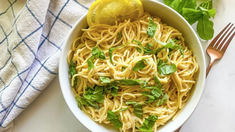 Lemon spaghetti with basil