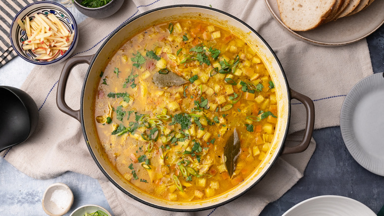 Chicken mulligatawny soup 